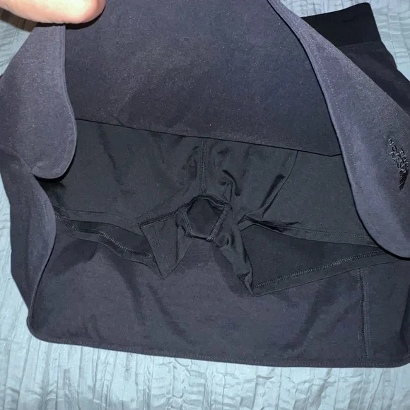 Woman’s Northface Black Skort size L NWOT - Picture 3 of 4